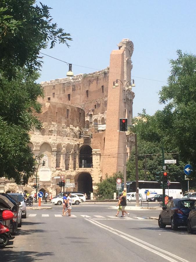 Alloggio Turistico Al Colosseo Bed & Breakfast Roma Dış mekan fotoğraf
